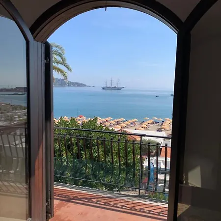 Taormina Giardini-naxos 아파트 *