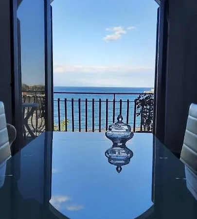 Taormina Giardini-naxos Apartment *