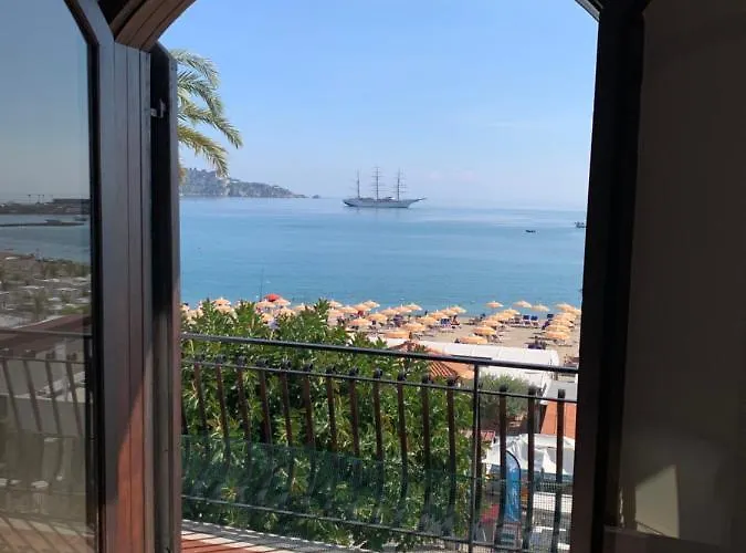 Taormina Giardini-naxos Appartamento *